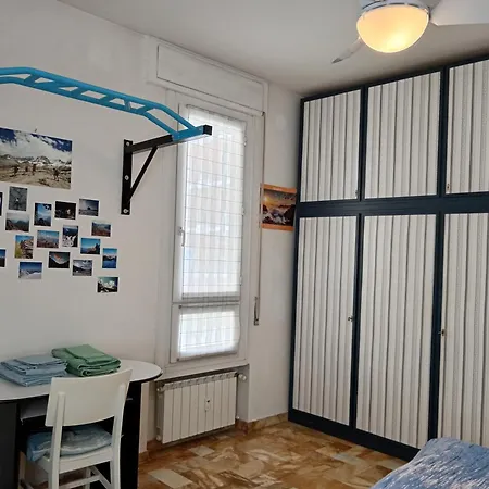 Apartment The Family Haven, Semi-central & Large Suite, With Garage! Lecco