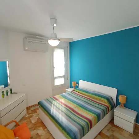 Apartment The Family Haven, Semi-central & Large Suite, With Garage! *