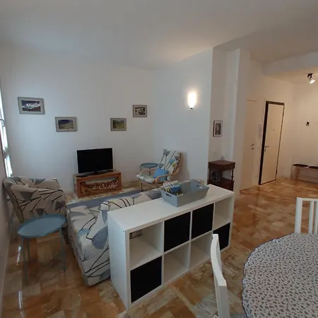 Apartment The Family Haven, Semi-central & Large Suite, With Garage! Lecco
