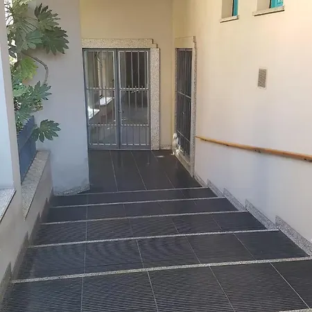 The Family Haven, Semi-central & Large Suite, With Garage!
