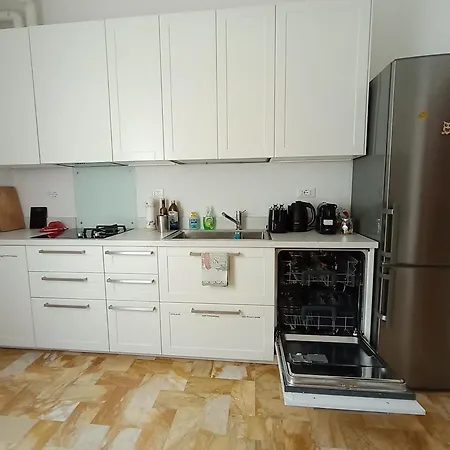 Apartment The Family Haven, Semi-central & Large Suite, With Garage! *