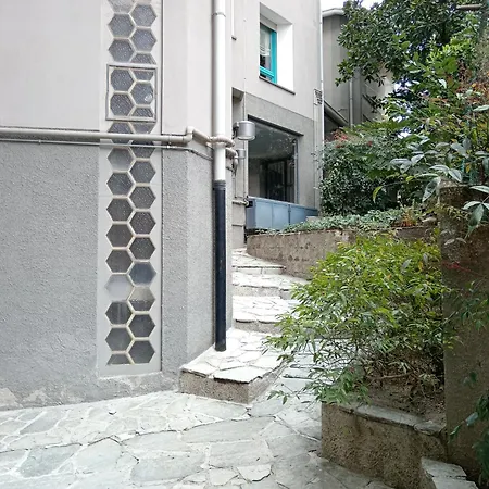 The Family Haven, Semi-central & Large Suite, With Garage! Apartment *