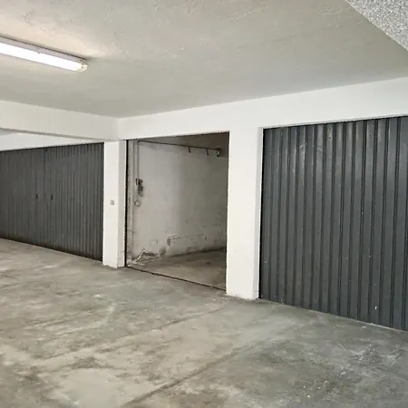 The Family Haven, Semi-central & Large Suite, With Garage! *