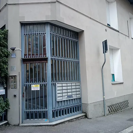 Apartment The Family Haven, Semi-central & Large Suite, With Garage! Lecco