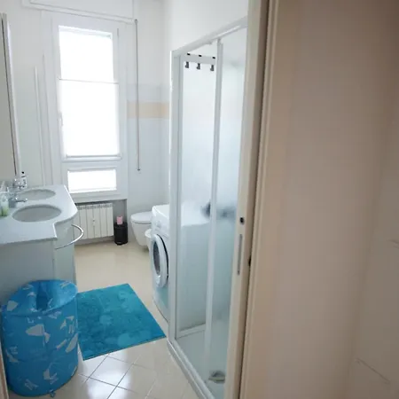 The Family Haven, Semi-central & Large Suite, With Garage! * Lecco