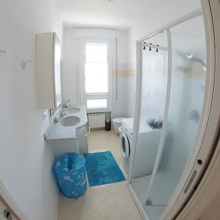The Family Haven, Semi-central & Large Suite, With Garage! Apartment *