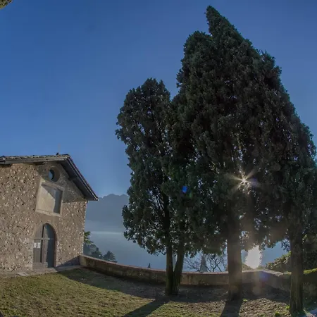 The Family Haven, Semi-central & Large Suite, With Garage! Appartement Lecco